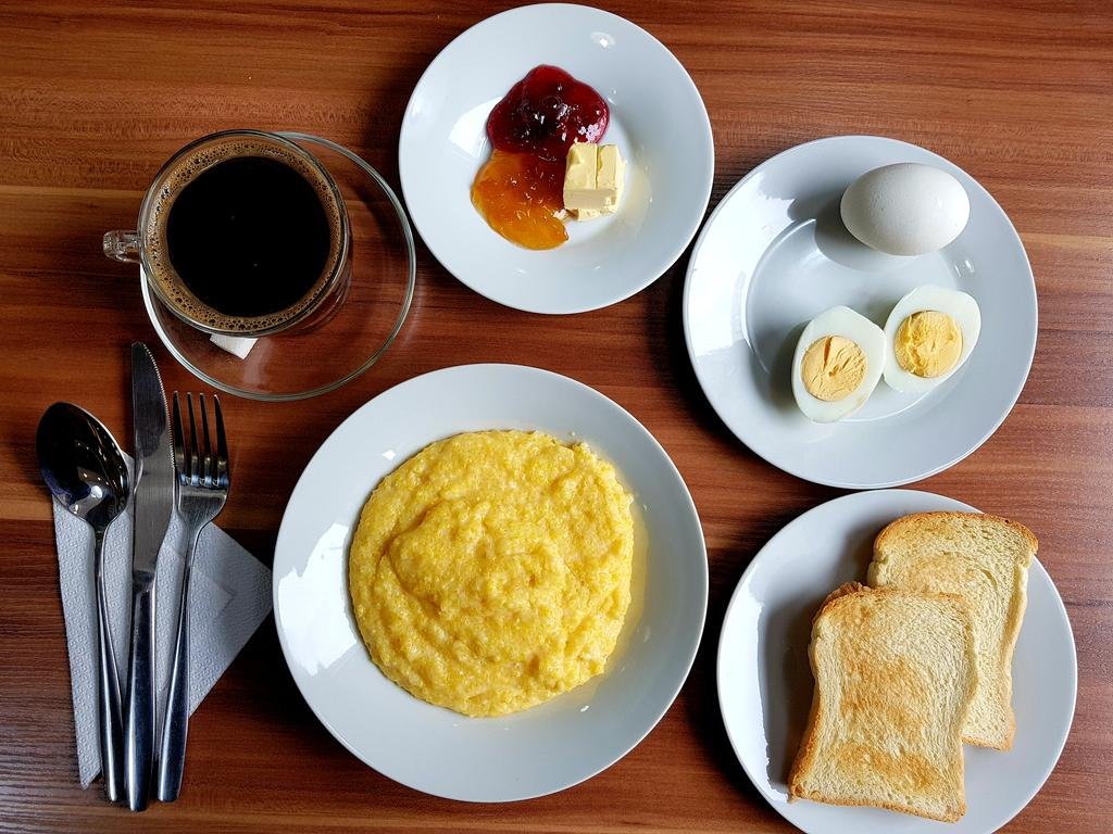 Continental breakfast explained. Континентальный завтрак Анны Удденберг. Завтрак в хостеле. Континентальный завтрак в гостинице что это. Завтрак континентальный традиционный.