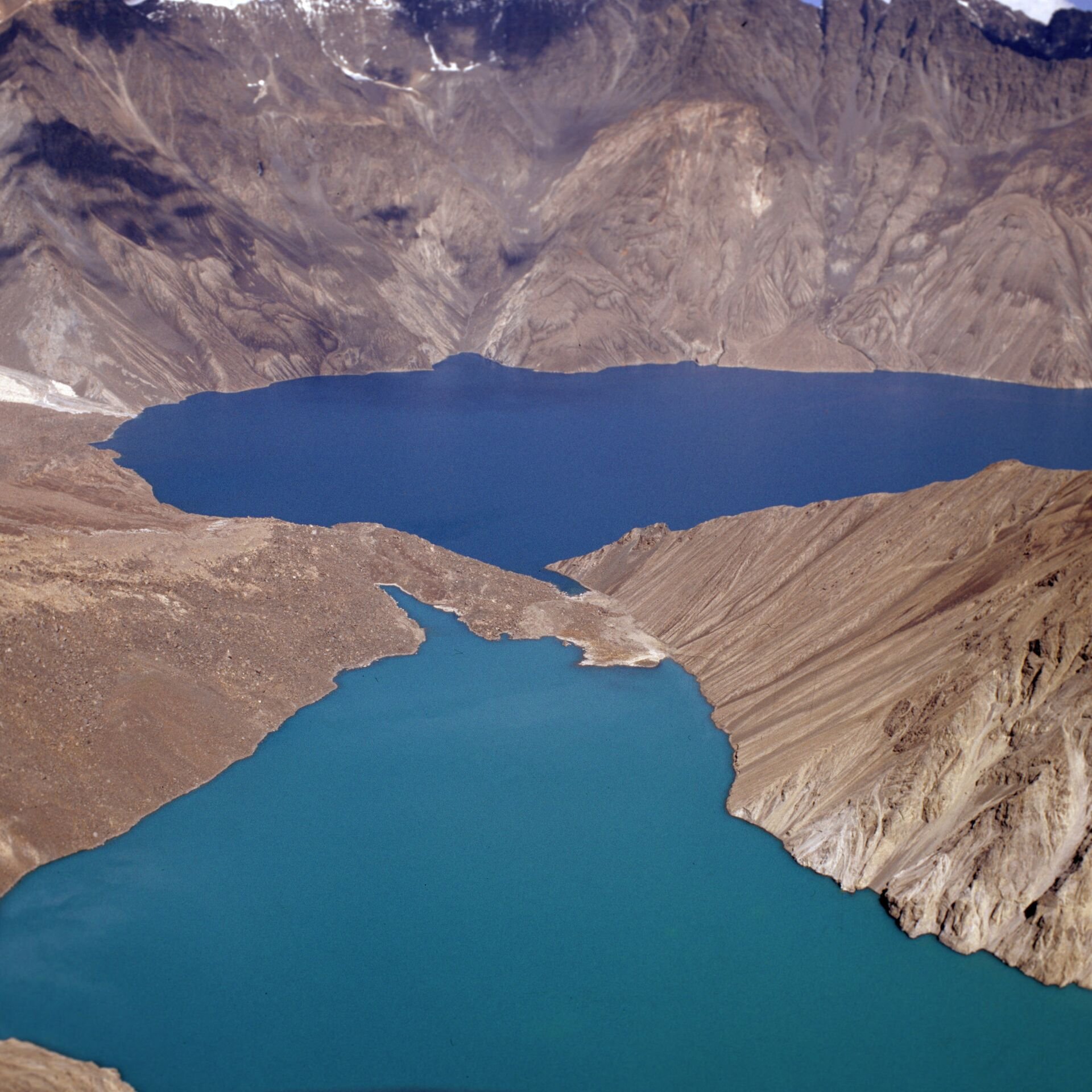 Сарезское озеро таджикистан. Озера Сарез в памире. Озеро Сарез в Таджикистане. Кули Сарез в Таджикистане. Кули Сарез Памир.
