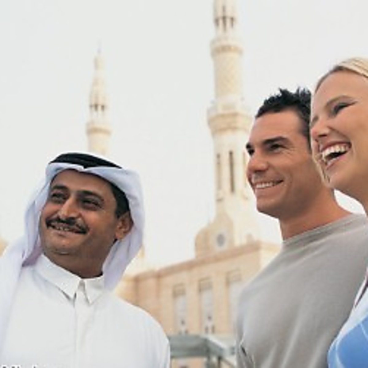 Жизнь арабом. Арабы туристы. Жители Дубая. Блондинка и араб. Дубай местные жители.