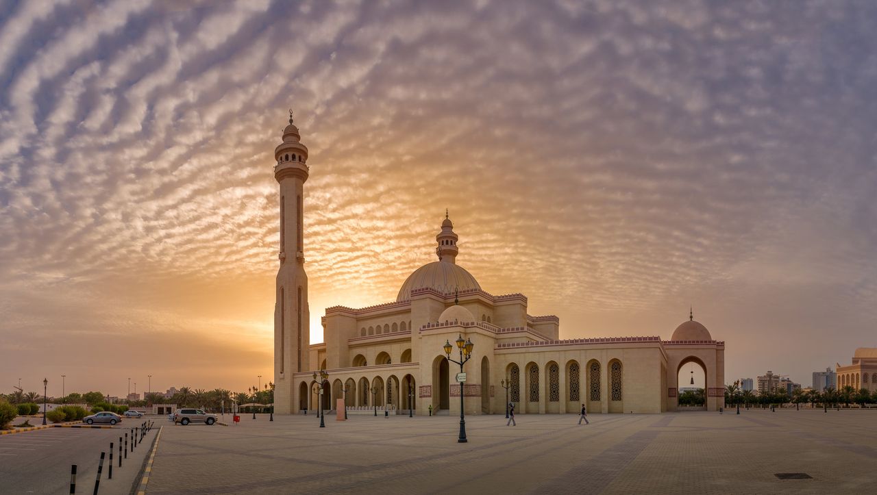 Мечеть аль фатих. Бахрейн мечеть Аль-Фатех. Мечеть Аль Фатех 4155. Bahrain al Muharraq Stadium.