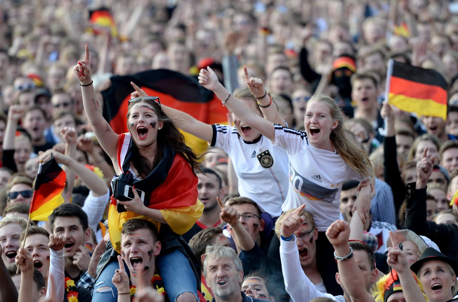 Немецкие люди фото. Германия люди. Немцы люди. Счастливые немцы. ФРГ люди.