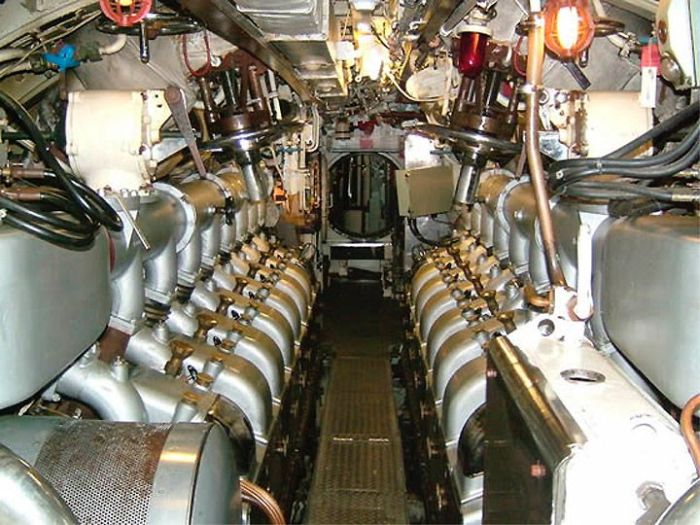 На подводной лодке (50 фото)
