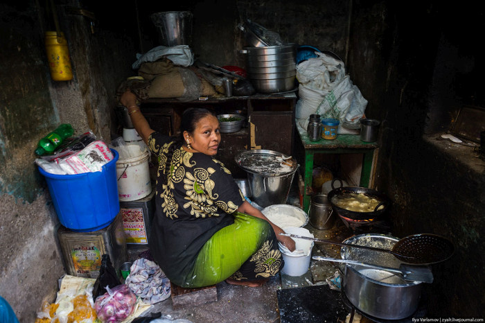 Как устроена жизнь в трущобах Мумбая – Дхарави (51 фото)
