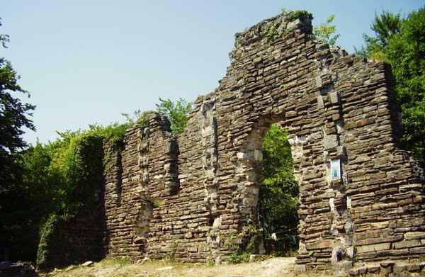Лооский храм - фото развалин