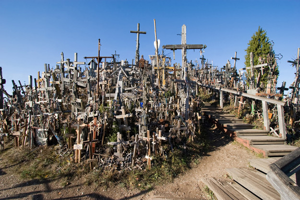 12.) Kryziu Kalnas “Hill Of Crosses” (Lithuania): Kryziu Kalnas was originally a ceremonial site where Lithuanians would mourn the dead lost at war. The Soviet Union bulldozed the area twice, but locals rebuilt it to be even bigger. Today, over 100,000 crosses stand on the hill.