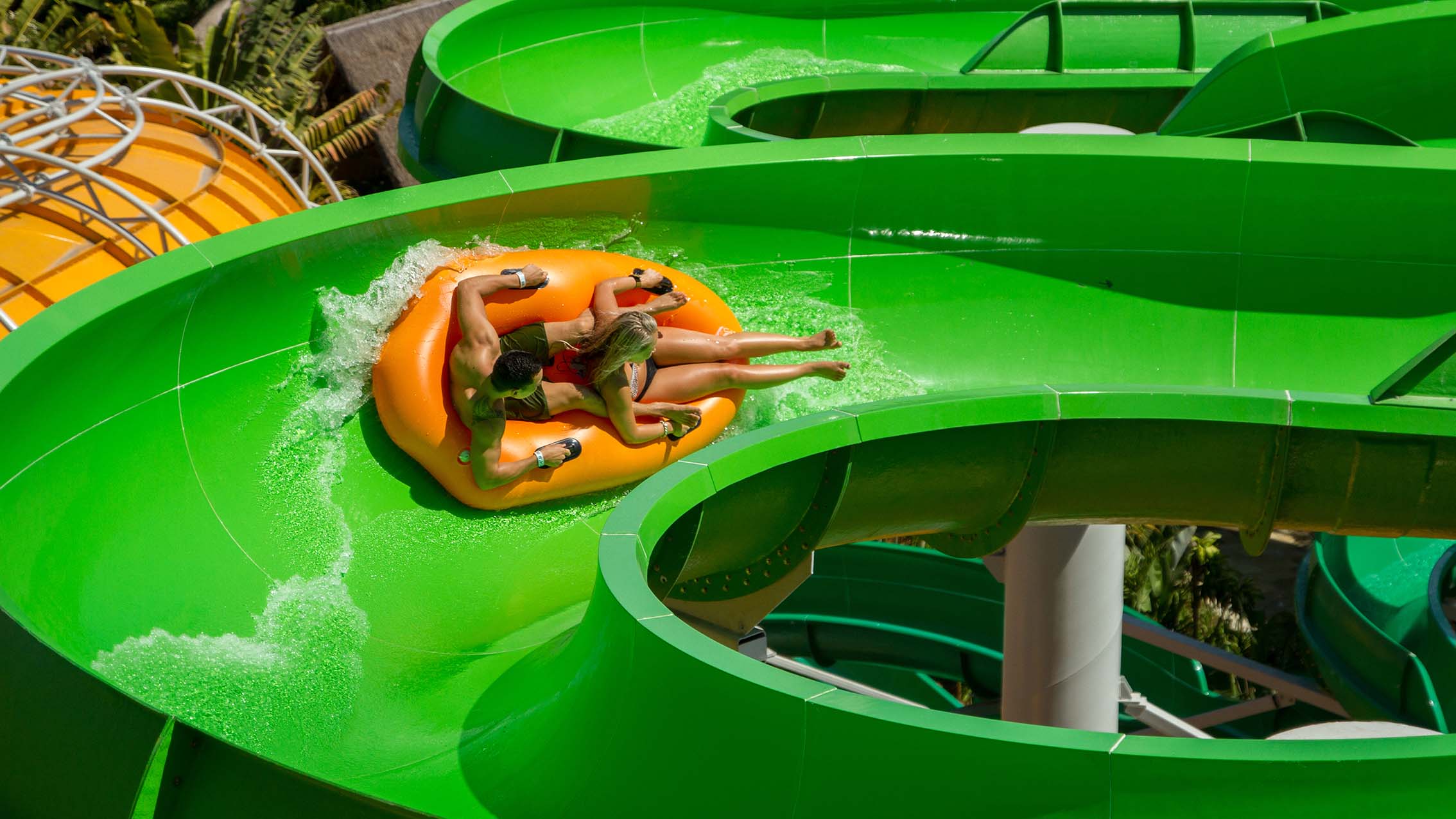 Water slide. Waterbom Бали. Аквапарк Бали Кута. Аквапарк Ватербум Бали. Аквапарк будущего.