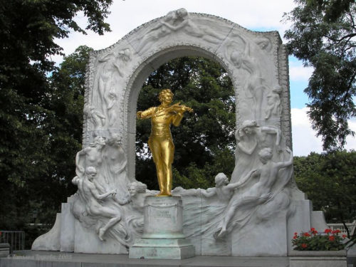 Памятник Иоганну ШТраусу в Вене