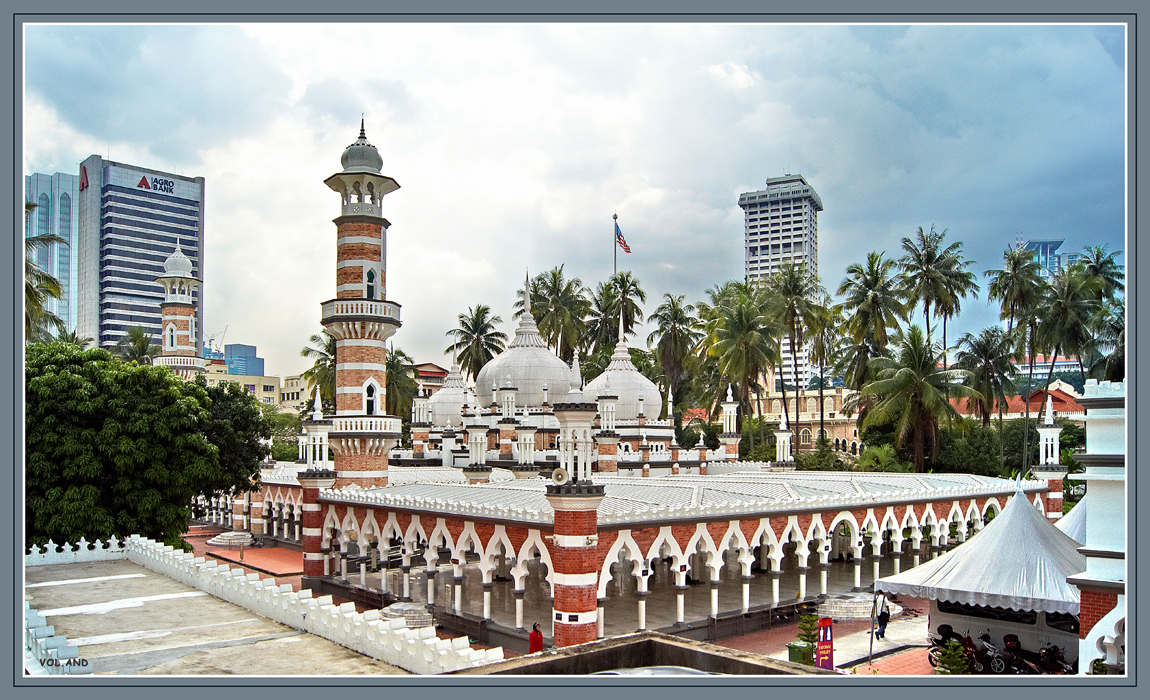 Мечеть куала лумпур. Мечеть Масджид-Джамек. Masjid Jamek Куала-Лумпур. Мечеть Масджид-Джаме (г. Куала-Лумпур).