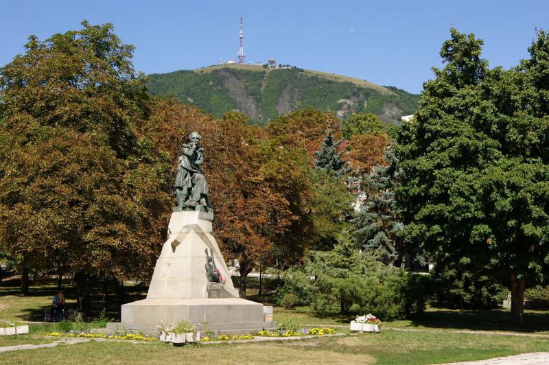 Гора в пятигорске лермонтов. Пятигорск гора Машук достопримечательности. Памятники в Пятигорске на Машуке. Лермонтов Пятигорск Машук. Памятники Пятигорска у горы Машук.