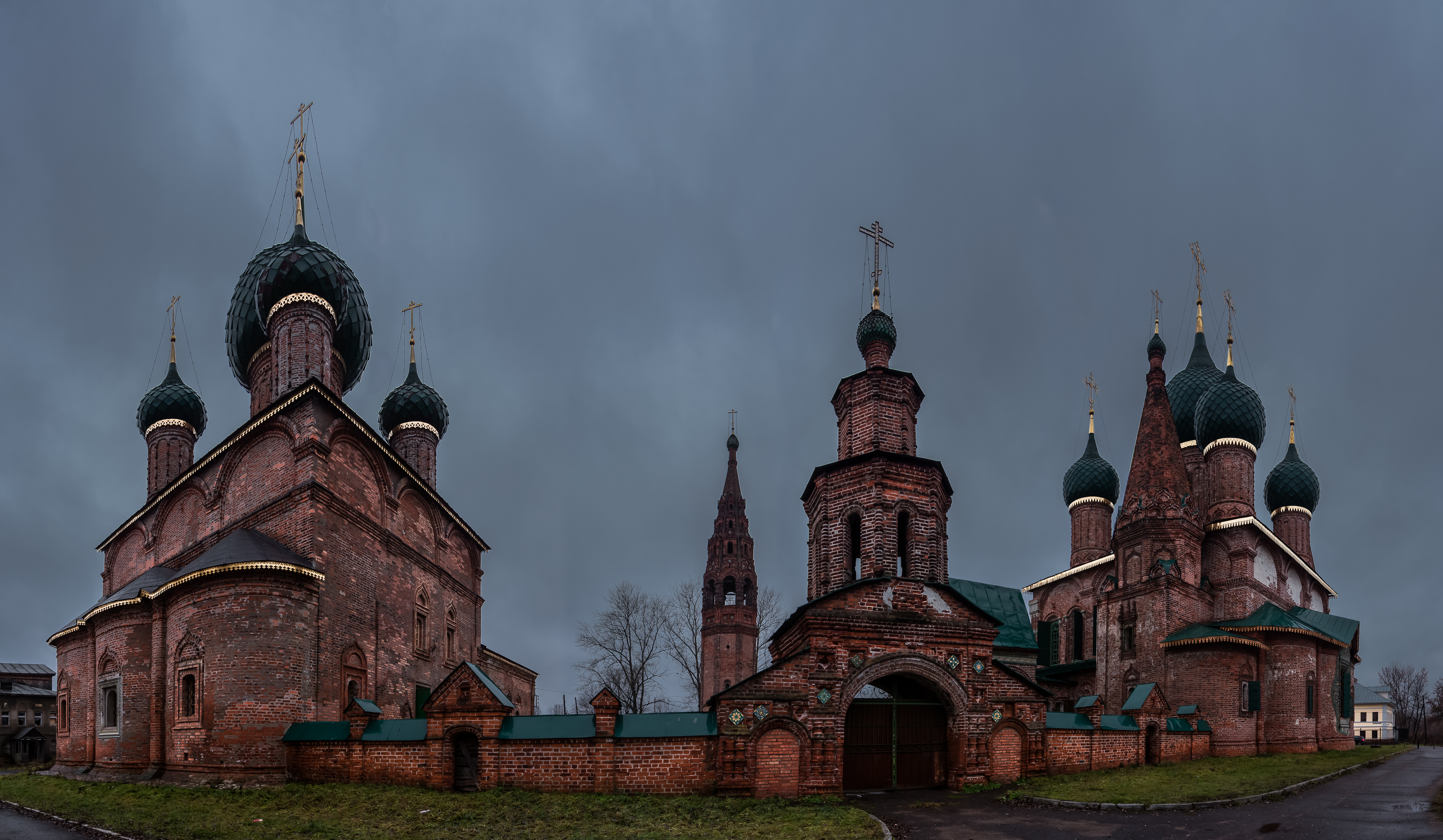 Коровинская слобода в ярославле. Храмовый комплекс в коровниках Ярославль. Храмовый комплекс в Коровницкой Слободе Ярославль. Коровницкая Слобода Ярославль храмы. Храмовый ансамбль в коровниках Ярославль.