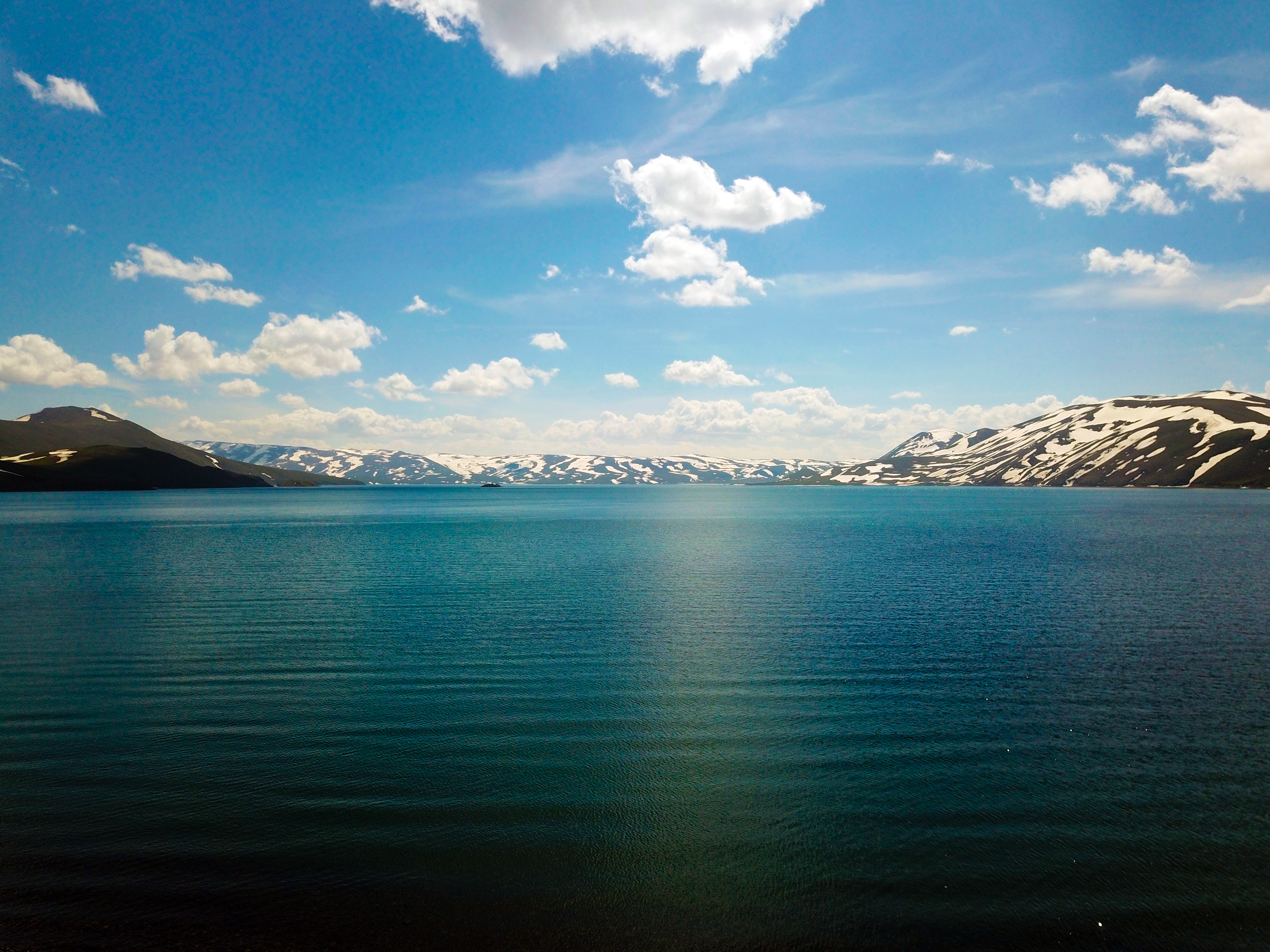 Самое пресноводное озеро в европе. Озеро балык Турция. Самое высокогорное озеро в Европе. Озеро балык гель. Озеро балык Армения.