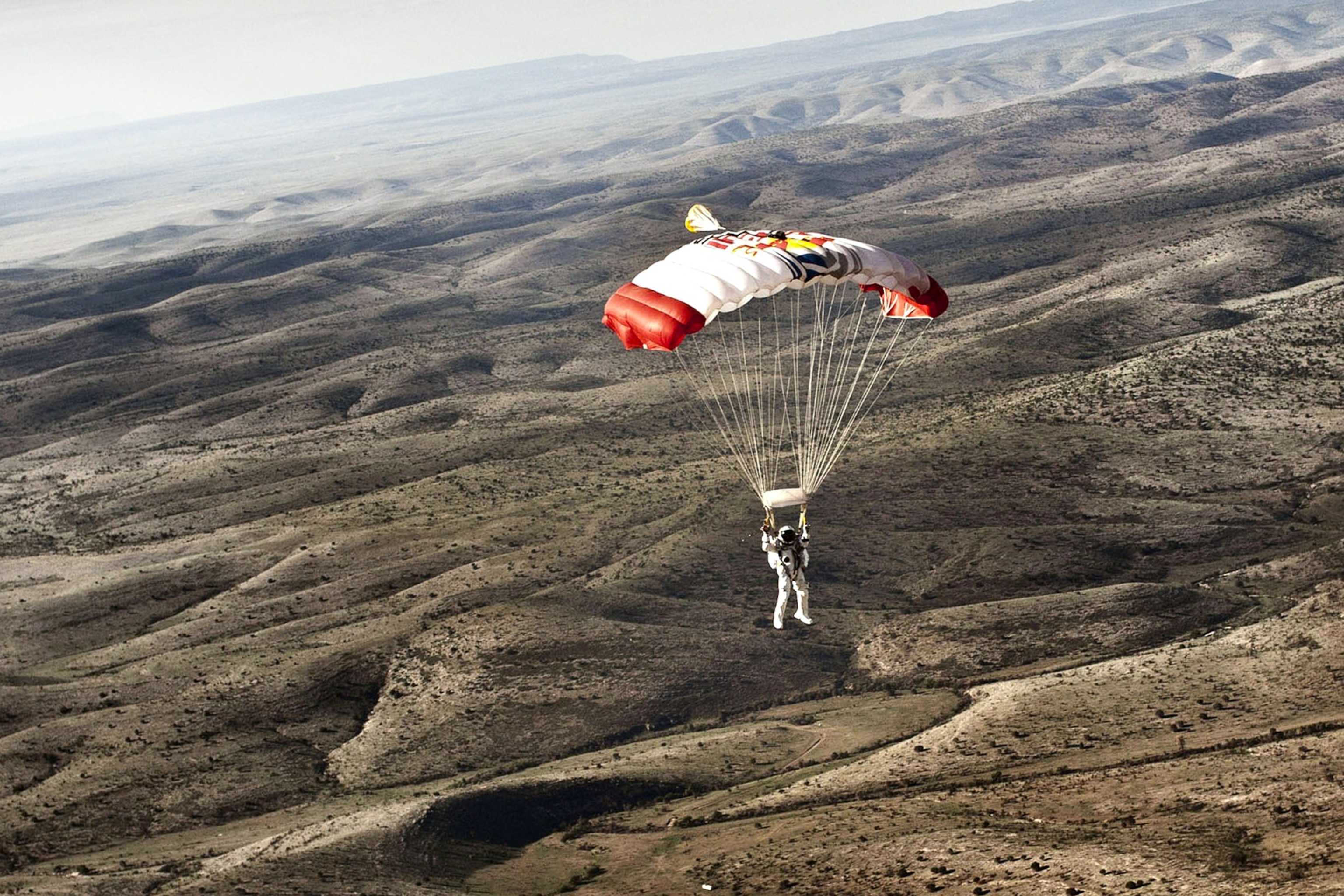 Парашютист Red bull