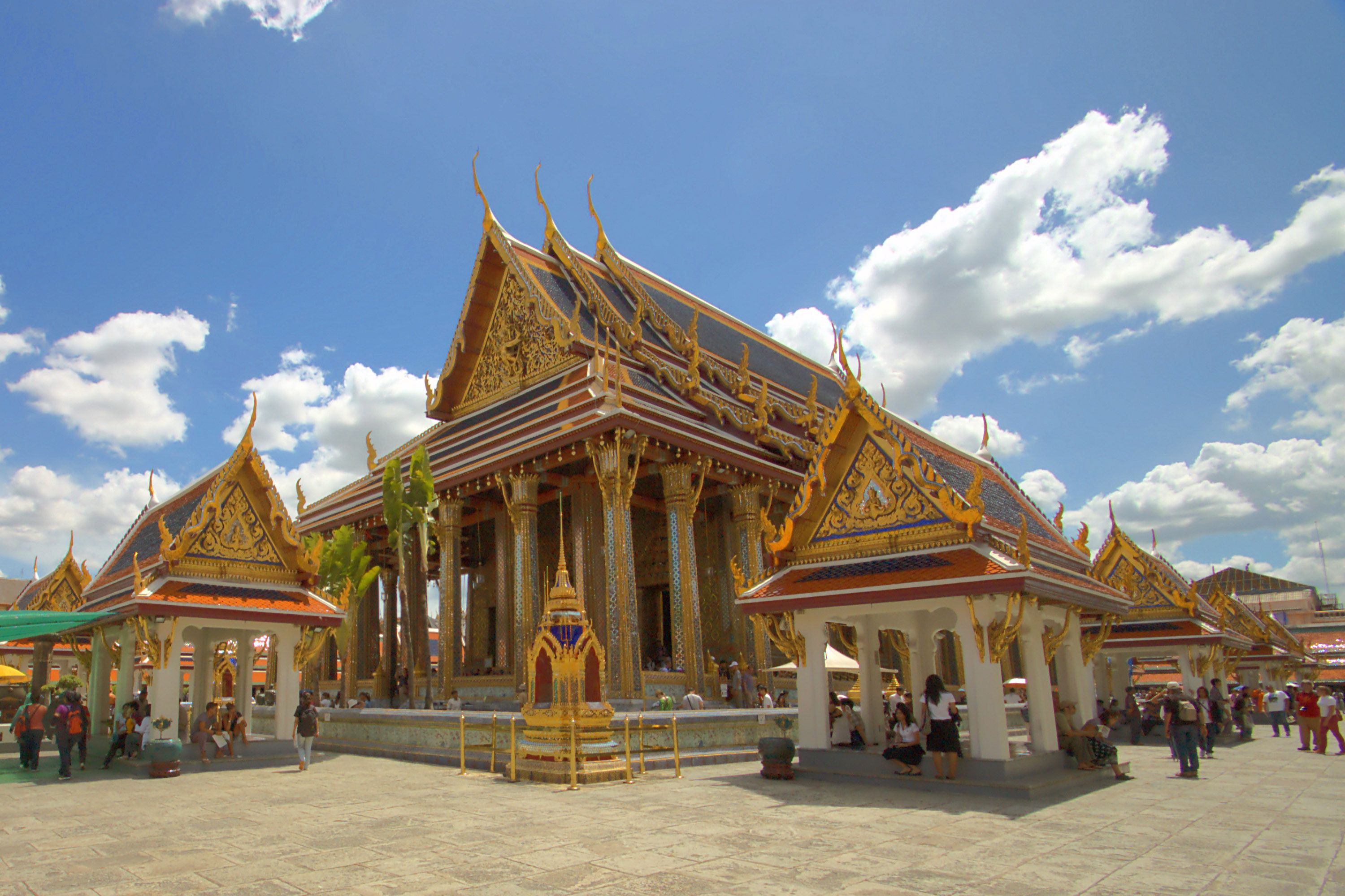 Тайланд название. Wat Phra Kaew. Ват Пхра Кео. Ват Пхра Кео достопримечательности Таиланда. Храм wat Ampharam.