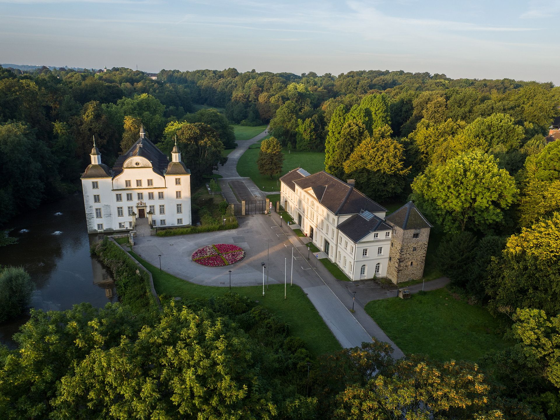 Essen germany. Эссен (город в ФРГ). Эссен Германия Эссенский собор. Эссен Германия усадьба хайзенген. Эссен достопримечательности.