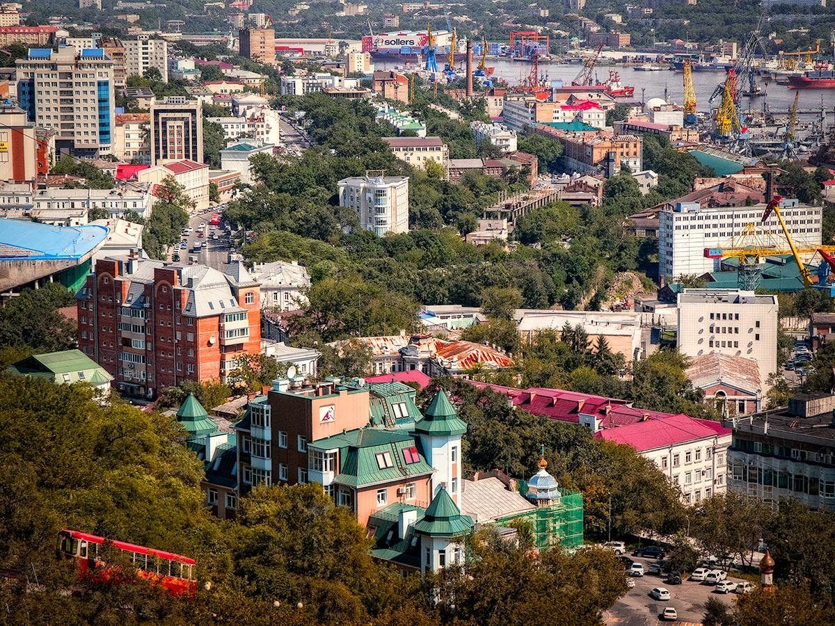 Центр владивостока. Владивосток пейзажи города. Ландшафт Владивостока. Владивосток путешествие. ЛЮТЫРЬ Владивосток.