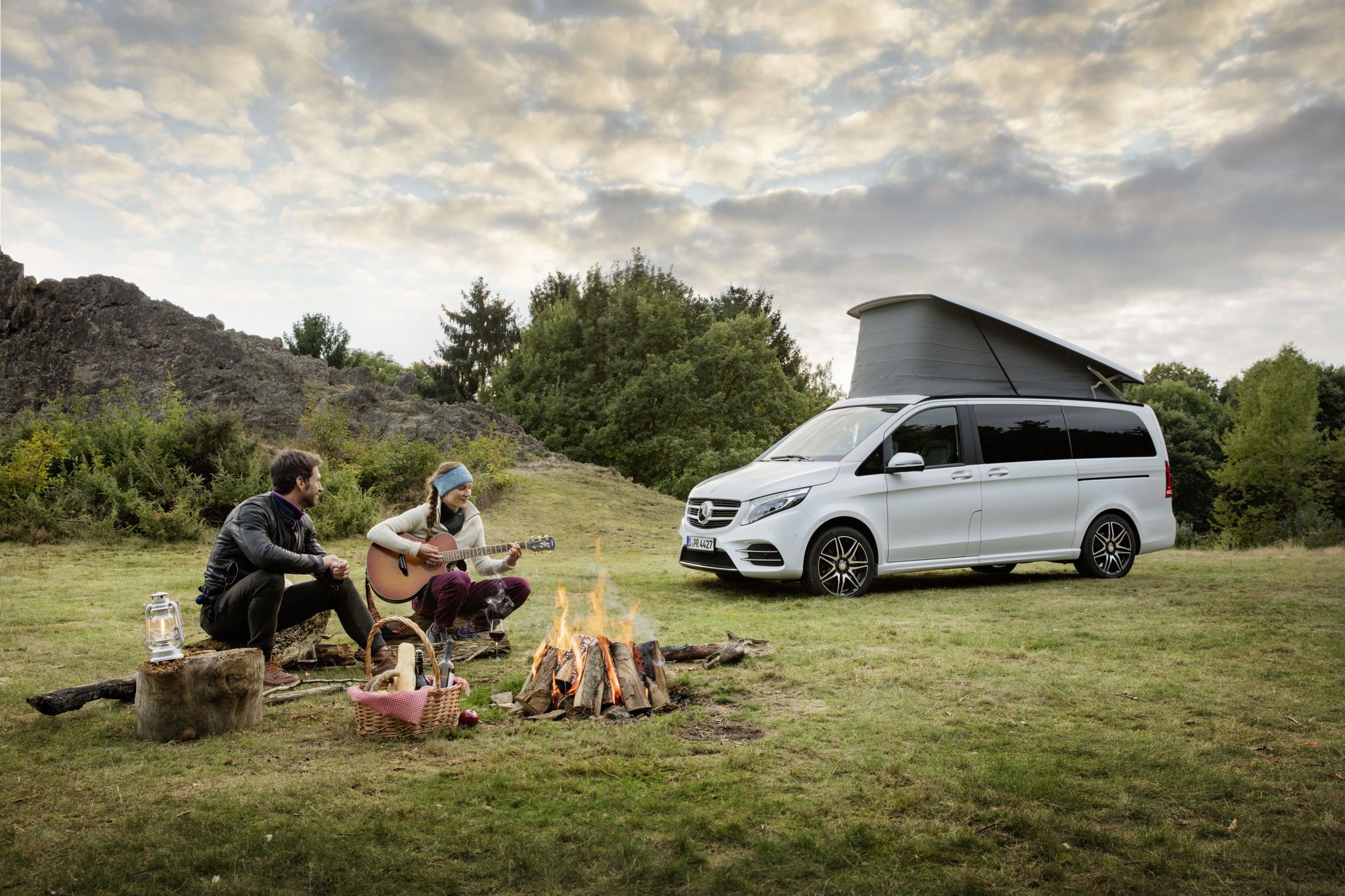 Поездка на дачу. Mercedes Benz Marco Polo Horizon. Марко поло фургон кемпер в горах. Кастенваген Mercedes-Benz Marco Polo,. Фотосессия с автодомом.