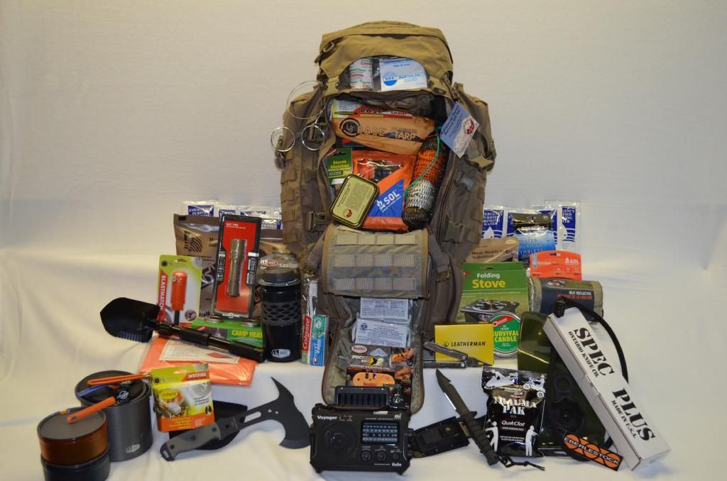 Что взять с собой на войну. Survival Kit mk1. Набор для выживания. Рюкзак для выживания. Вещи для похода.
