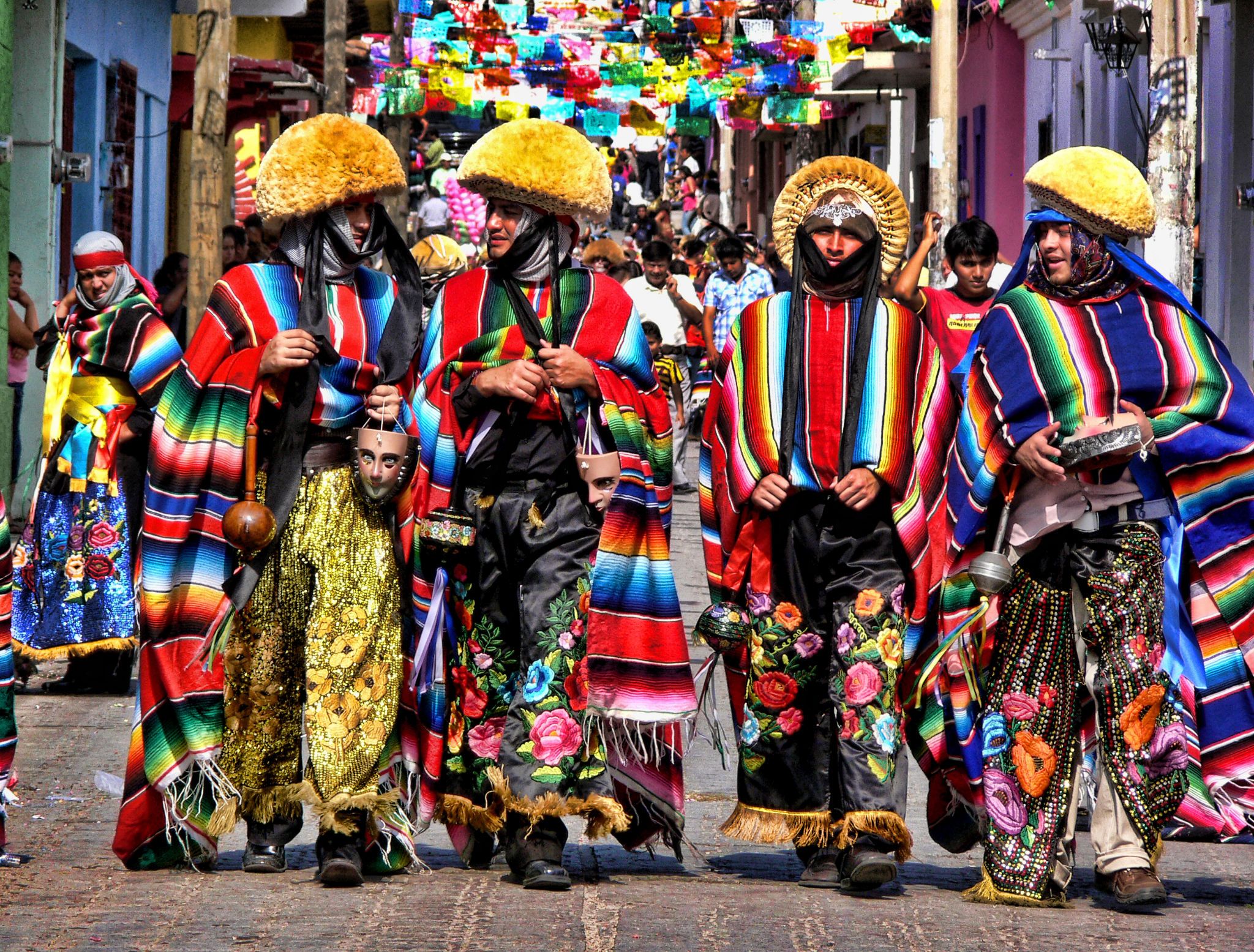 Какое население мехико. Veracruz Mexico карнавал. Веракрус - праздник Мексика. Мексика традиции и обычаи. Традиции и обычаи мексиканцев.