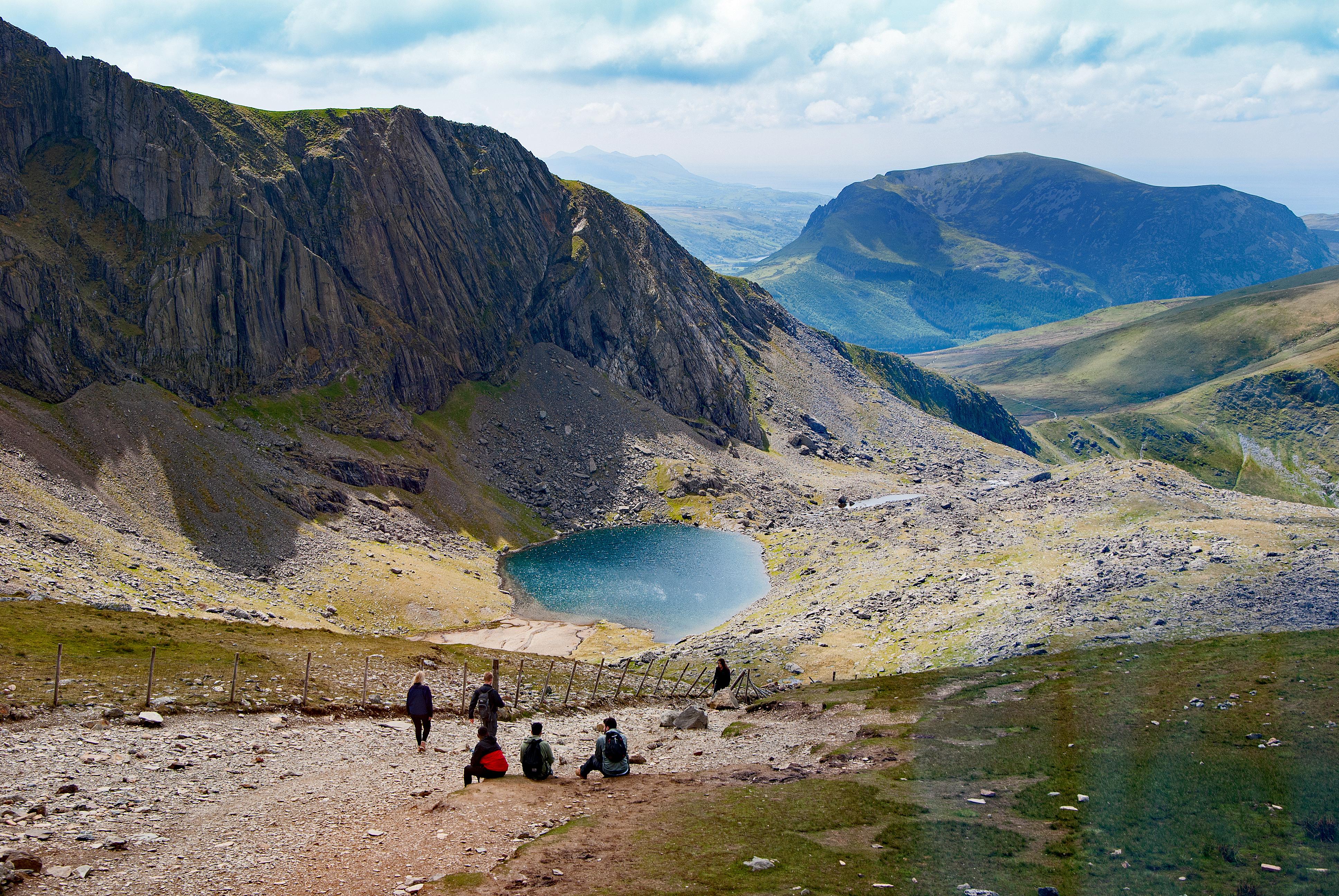 Wales mountains. Гора Сноудон в Уэльсе. Сноудония национальный парк. Национальный парк Уэльс Саудония. Национальный парк Сноудония в Уэльсе Великобритания.