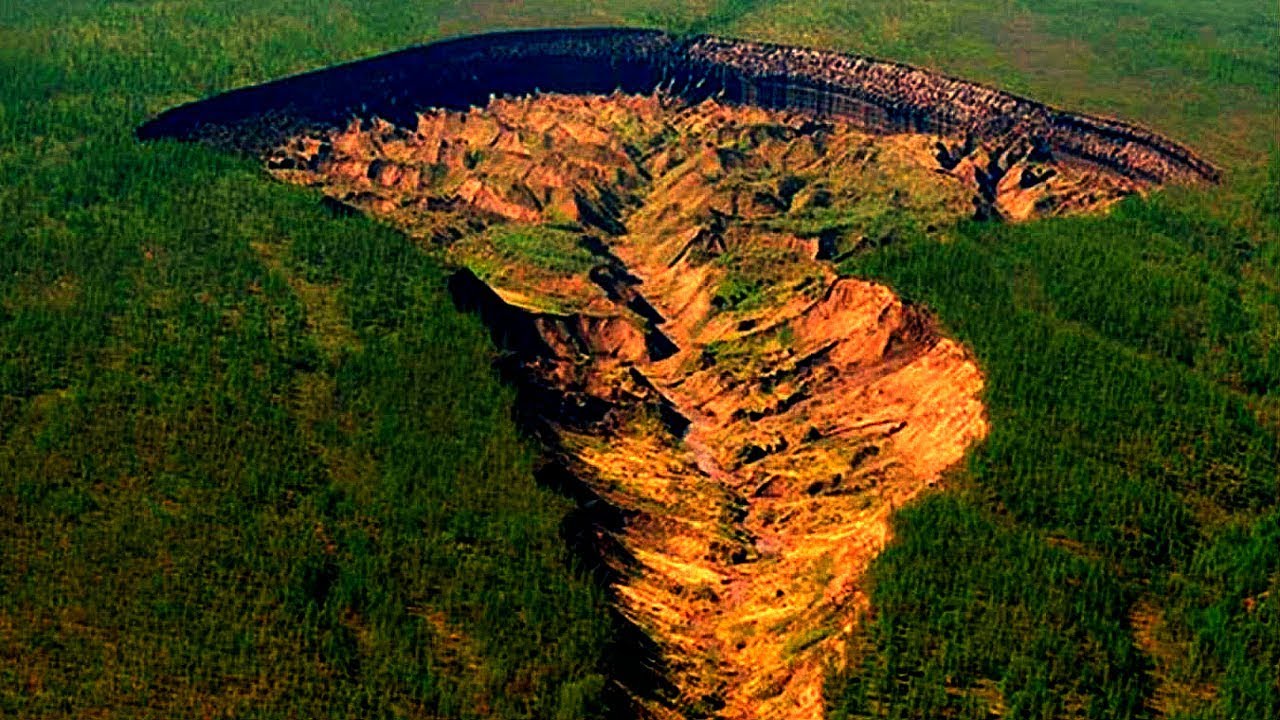 Самый большой край. Воронки Карст. Карстовые провалы в России. Карстовые воронки в Янгантау. Самая большая карстовая воронка в мире.