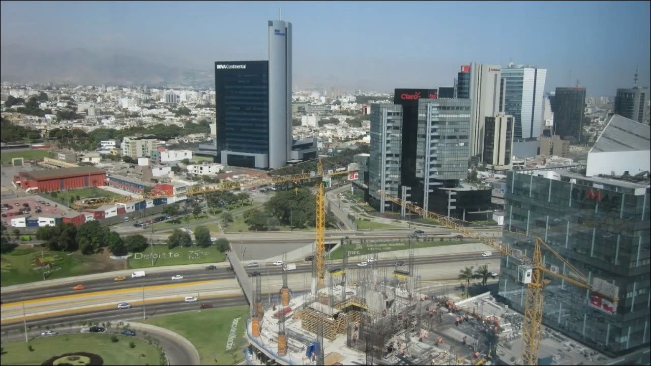 Capital of peru. Лима небоскребы. Лима Перу небоскребы. Лима столица Перу население. Экономический центр Лимы.