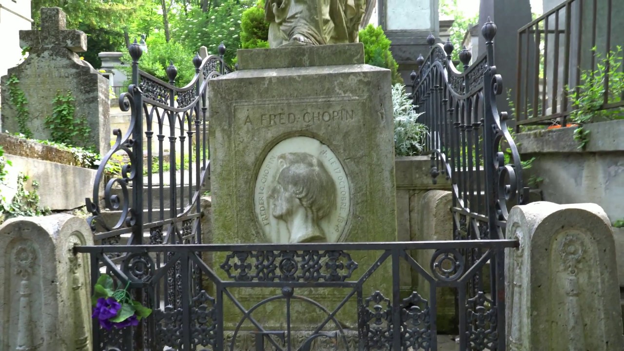 Похороненный шопен. Могила Шопена пер Лашез. Кладбище пер Лашез могила Шопена. Кладбище пер-Лашез в Париже Шопен.
