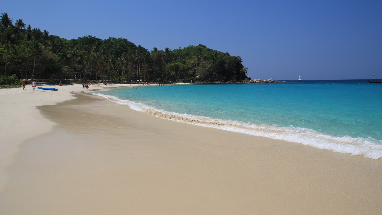 Где лучшие пляжи на пхукете. Тайланд пляж Фридом. Freedom Beach Phuket. Пляж Фридом. Пляж свободы Пхукет.