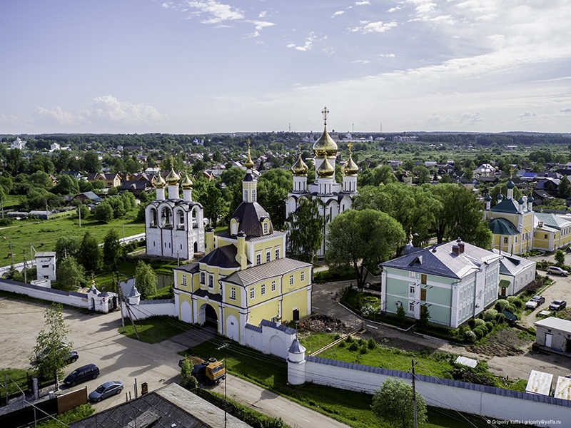 Переславль фото. Никольский монастырь в Переславле Залесском сверху. Переславль Залесский Троице Сергиева Лавра. Никольский монастырь Переславль-Залесский вид сверху. Николин двор Переславль Залесский.