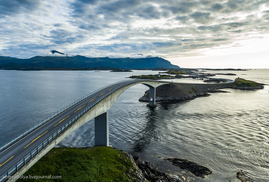 Атлантическая дорога. Атлантик роуд в Норвегии. Мост Сторсейсундет в Норвегии. Фьорды Норвегии мост. Атлантическая дорога в Норвегии фото.