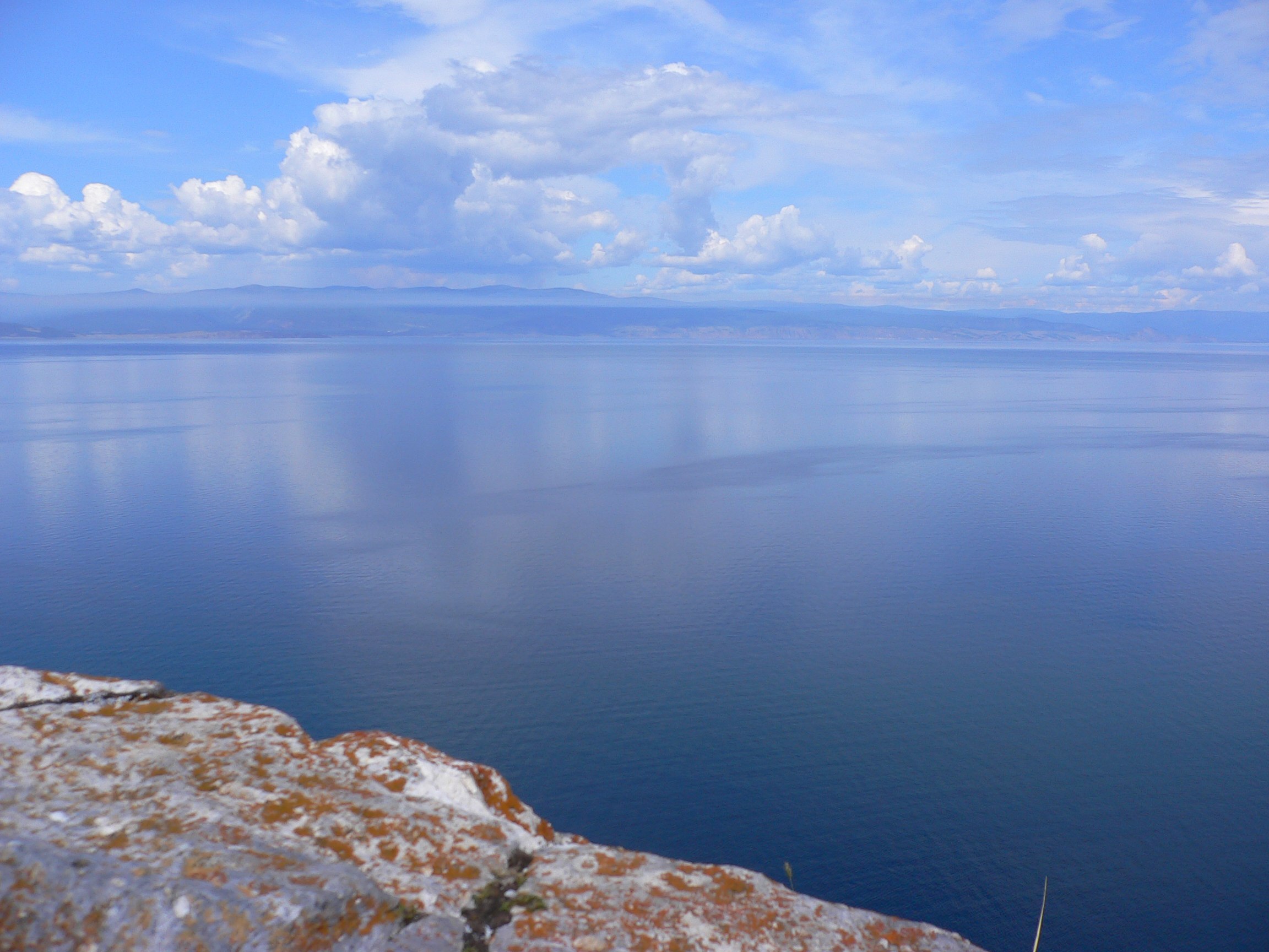 Крупнейшее озеро района россии. Озеро Байкал на белом. Большие озера. Озеро большое. Самое большое озеро.
