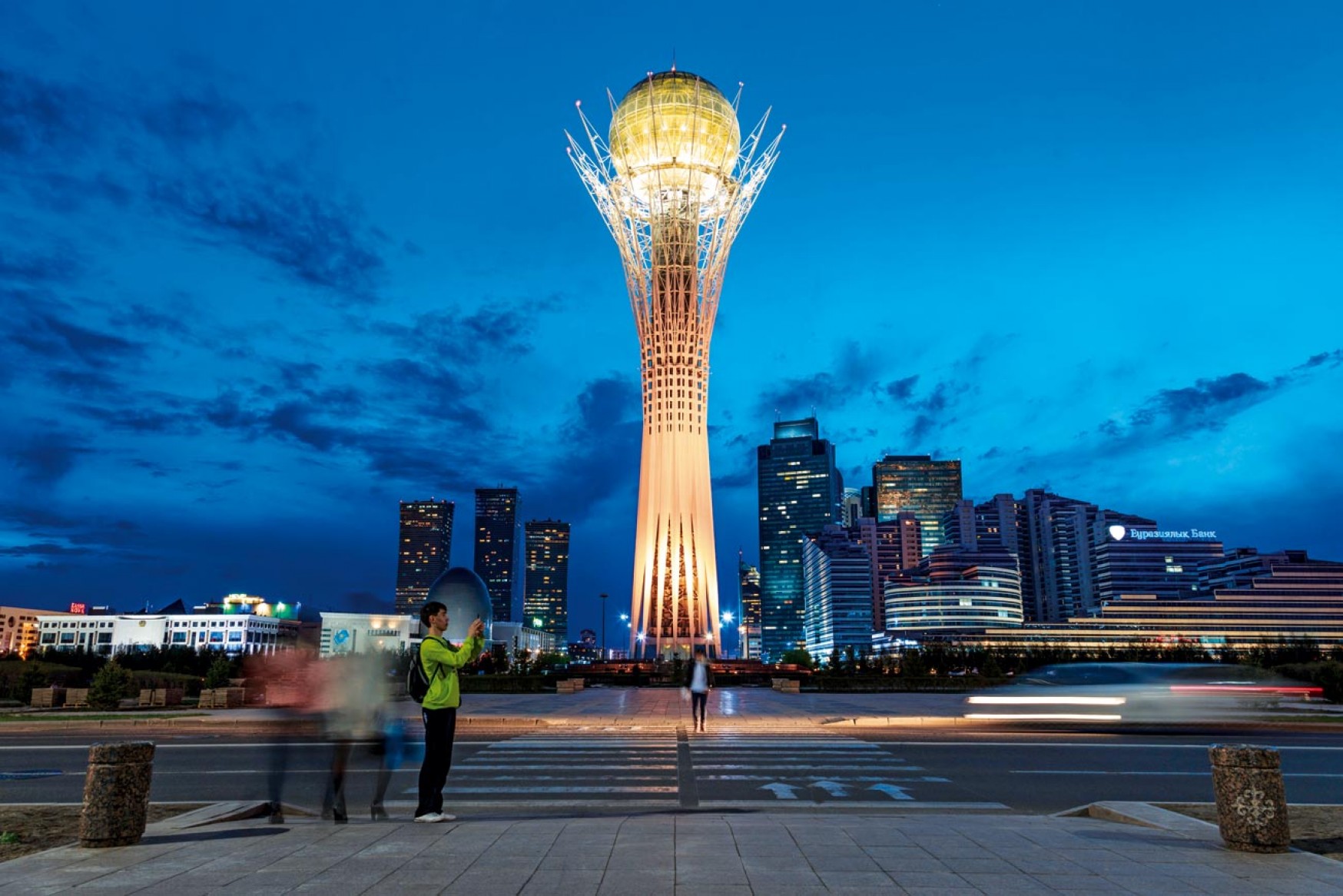 В астану летает. Байтерек Астана. Казахстан башня Байтерек. Казакистан пойтахти. Вид с Байтерека Астана.