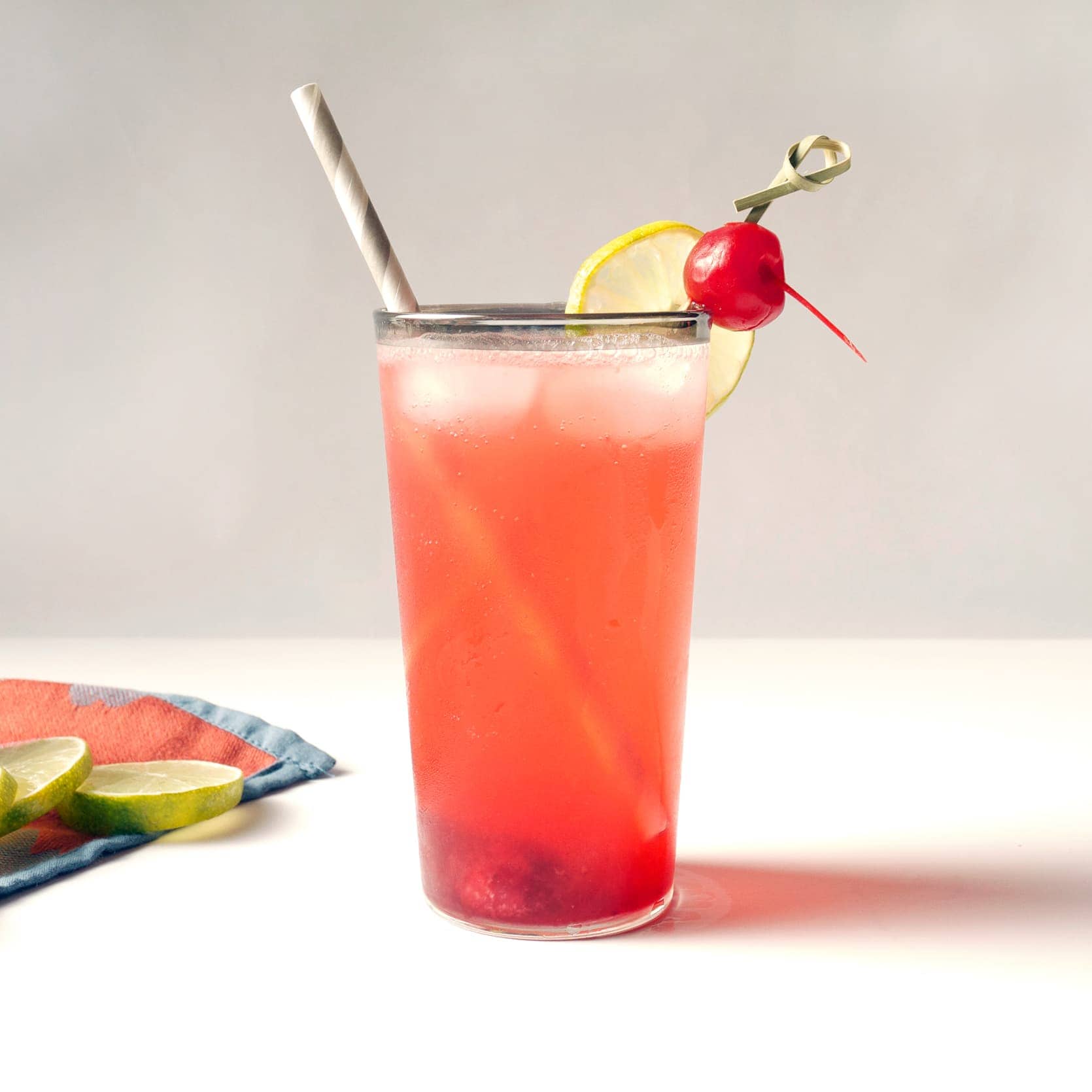 Сингапурский слинг. Singapore Sling коктейль. Маракуйя в слинге коктейль. Теннесси Берри коктейль.