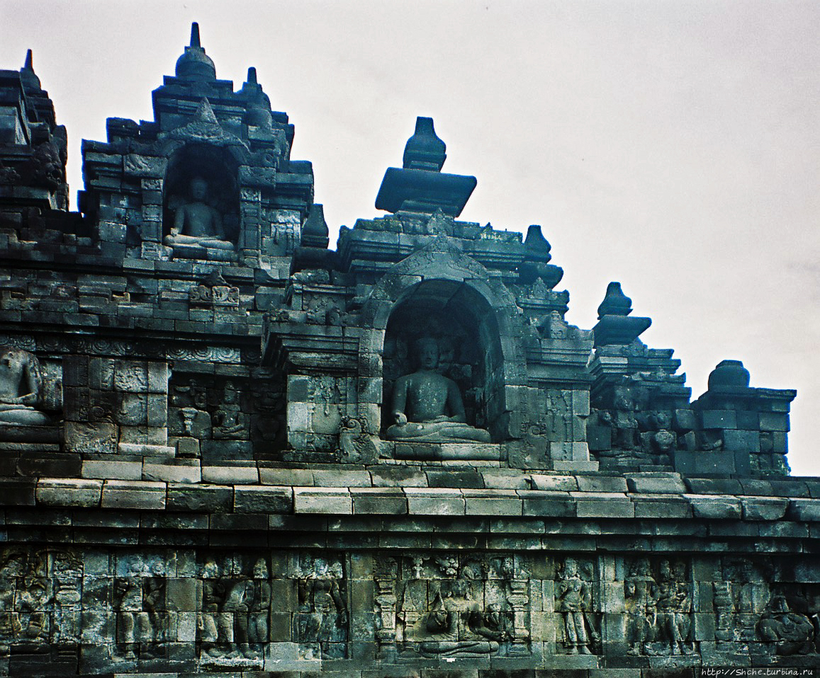 Храм боробудур. Боробудур Индонезия. Буддийский храм Боробудур. Комплекс Боробудур в Индонезии. Буддистский храм в Индонезии.