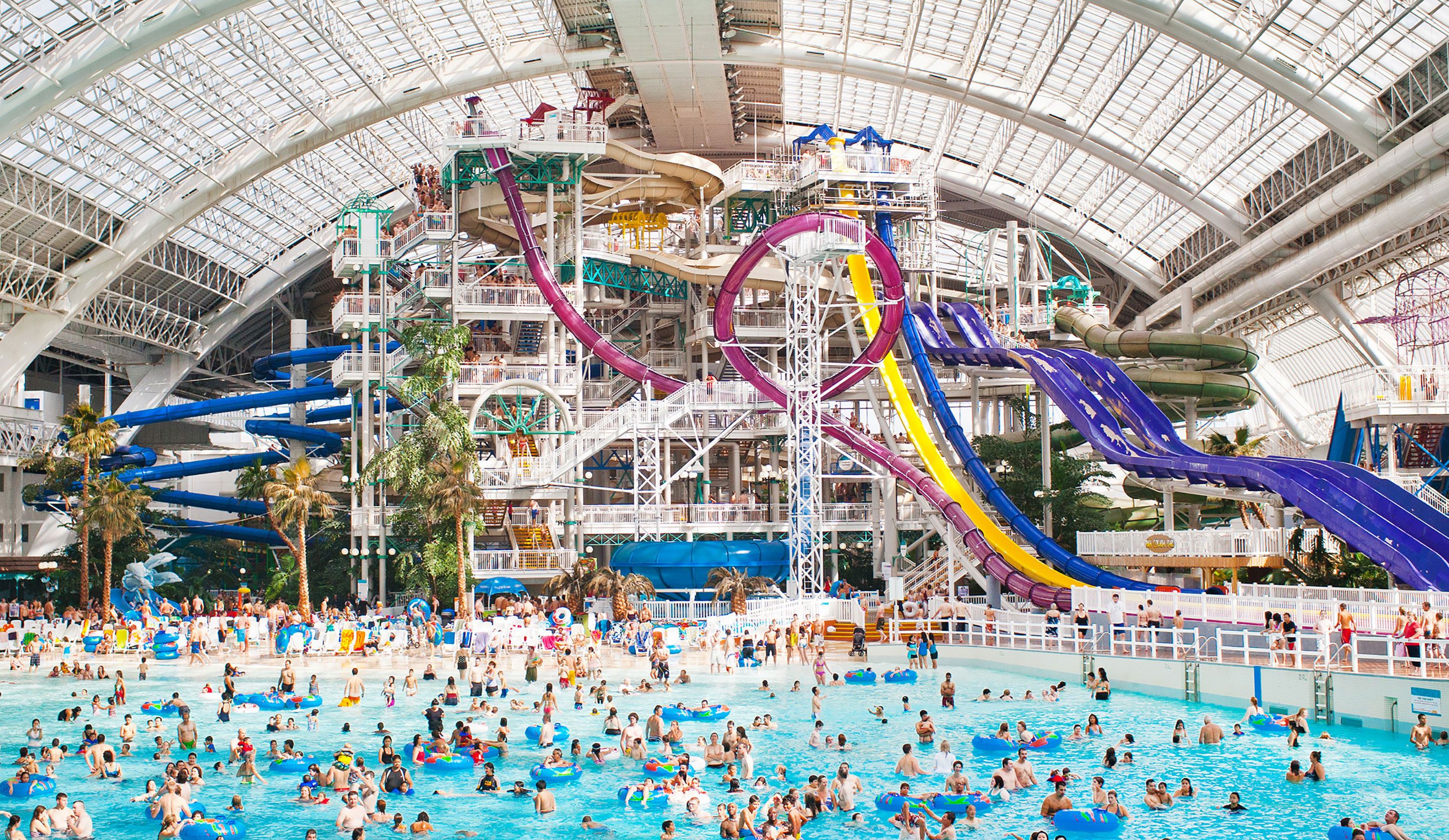 Что есть в аквапарке. West Edmonton Mall аквапарк. Аквапарк Аквамир. Аквапарк Новосибирская область. Аквамир Новосибирск.