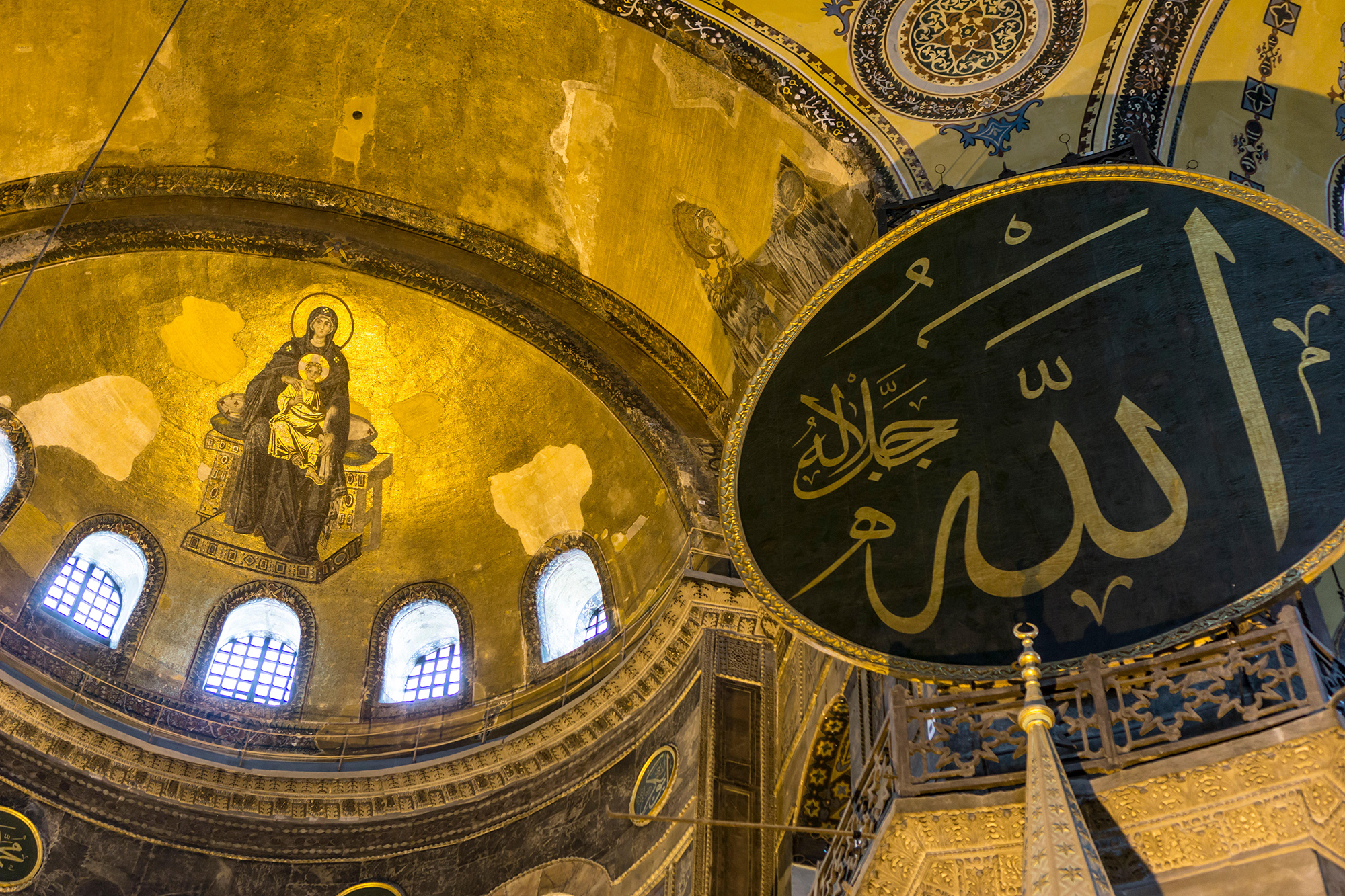Христианские мозаики и исламская каллиграфия в Соборе Святой Софии, 2018 год