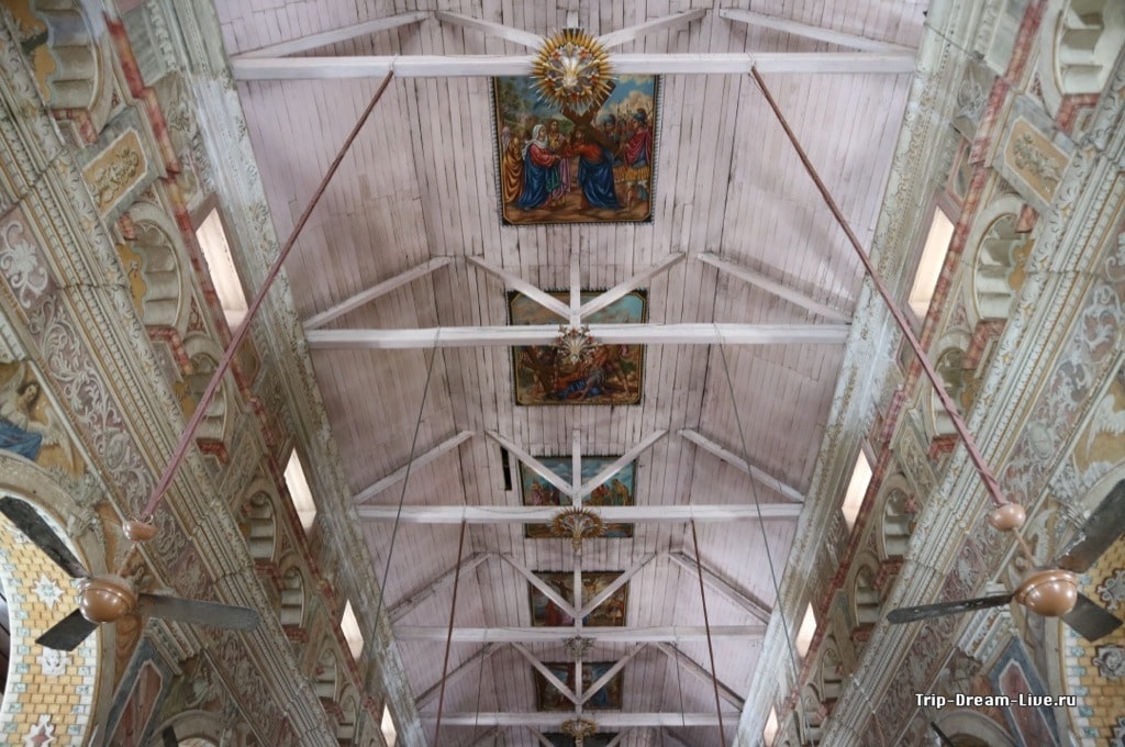 Внутреннее убранство базилики Санта Круз в Кочи