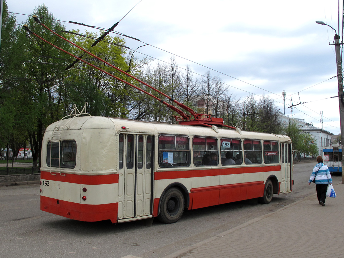 Пятый троллейбус. ЗИУ-5 троллейбус. Троллейбус ЗИУ 5д экскурсионный. ЗИУ-5г. Троллейбусный парк ЗИУ.