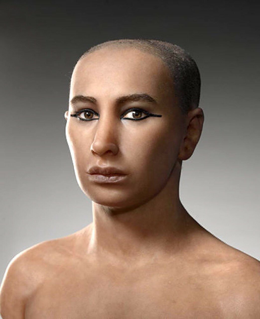 Смоделированный образ фараона Тутанхамона, созданный французской командой на основе реконструкций лица, сделанных с помощью компьютерного сканирования мумии фараона. 10 мая 2005