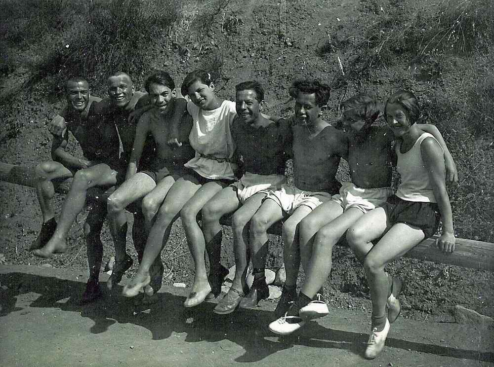 1937. Артековские вожатые