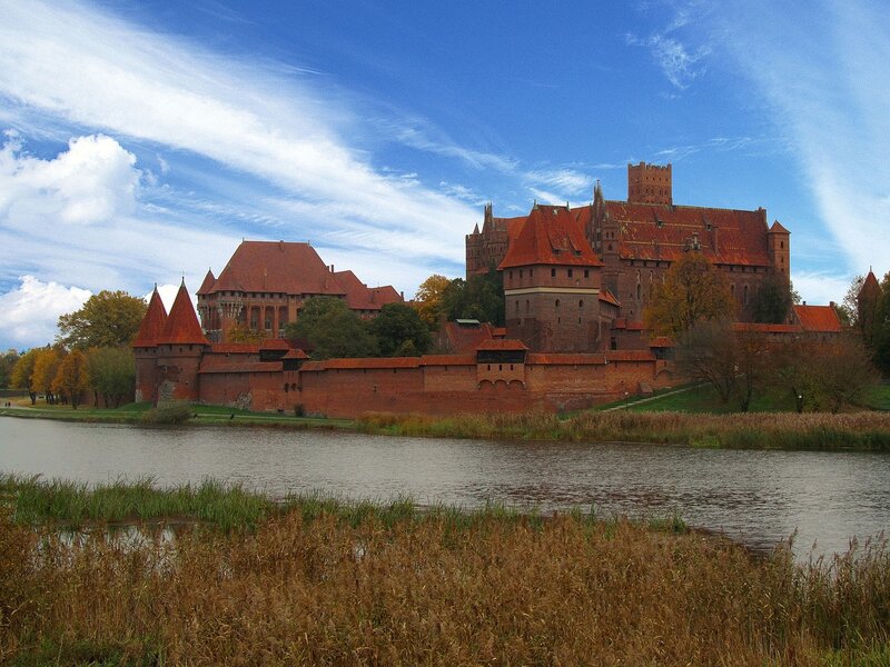Замок на реке