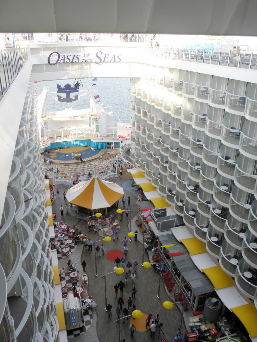 Oasis of the Seas launch.