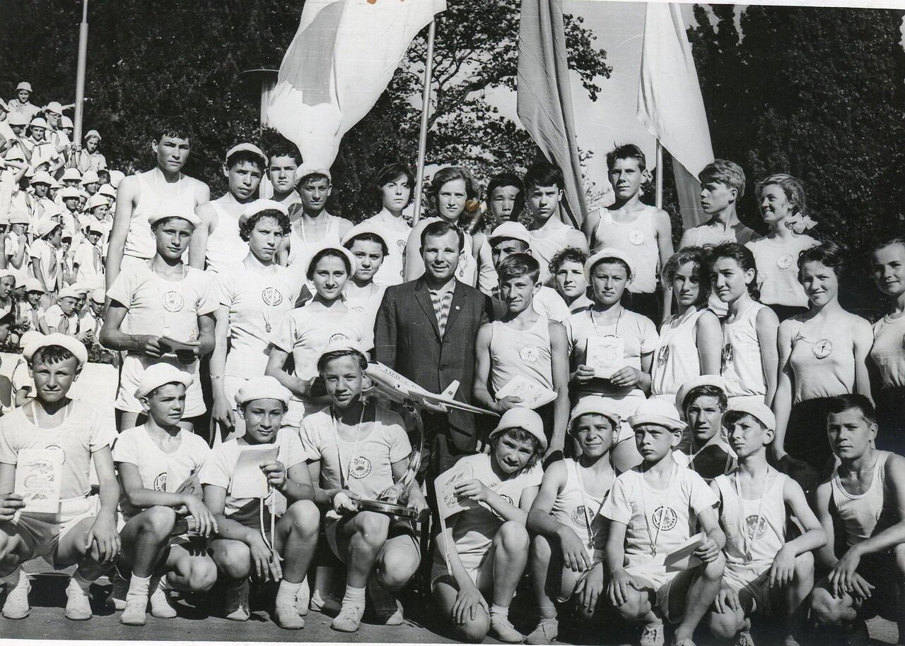 1961. Гагарин в Артеке