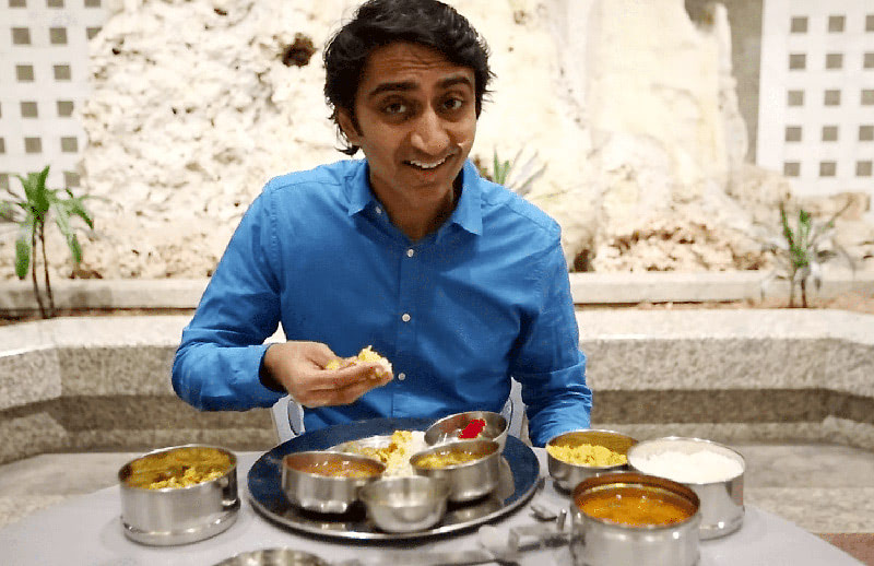 Как правильно есть индийскую еду руками