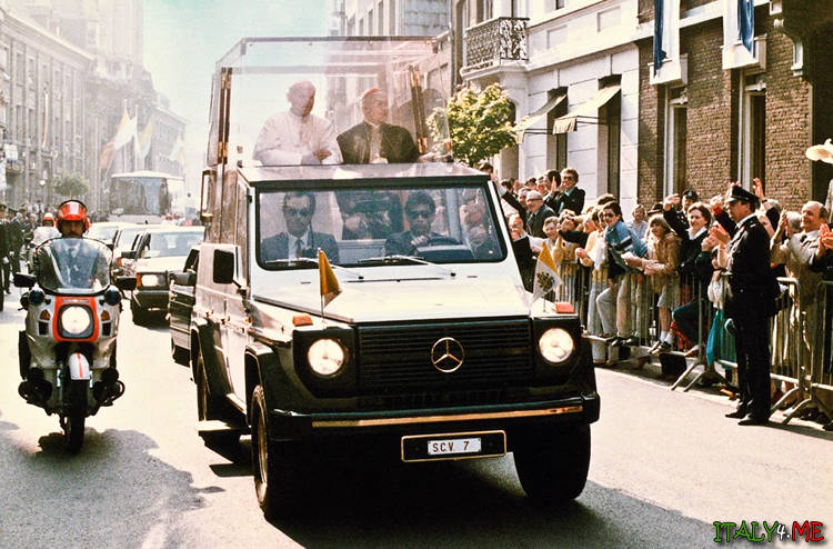Бронированный папамобиль - авто папы Римского Яна Павла Второго