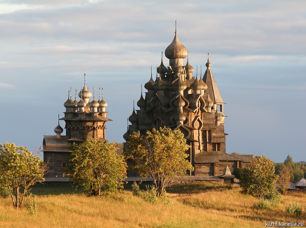 Использование наследия. Кижи музей-заповедник осень. Погост Кижи культурное наследие. Осенняя Карелия Кижи. Остров Кижи осенью.