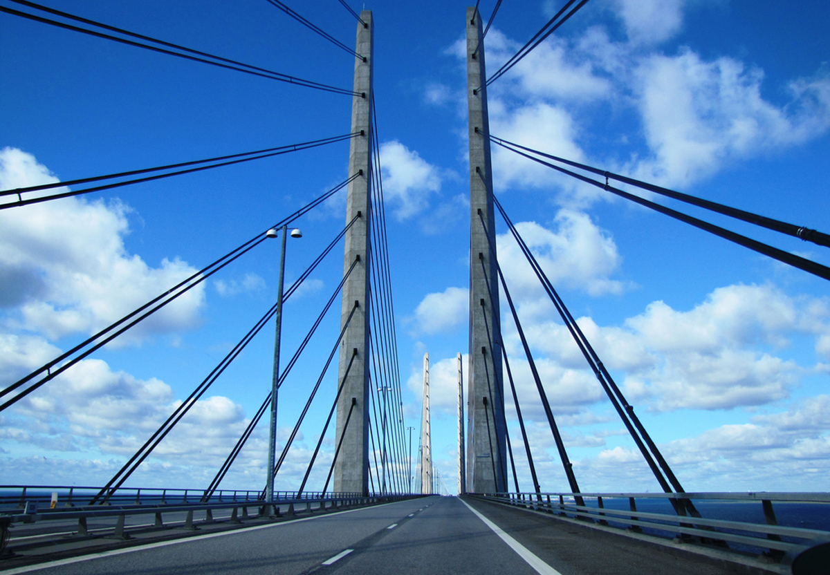 В автомобиле движущемся по Эресуннскому мосту