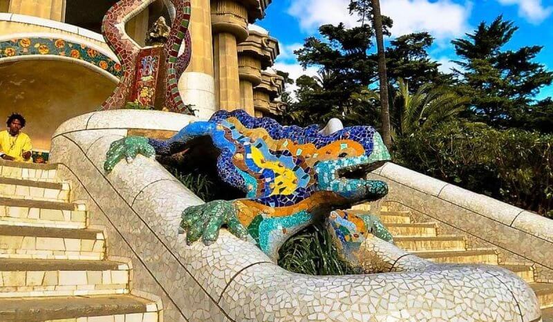 Саламандра из мозаики и змеиная голова
