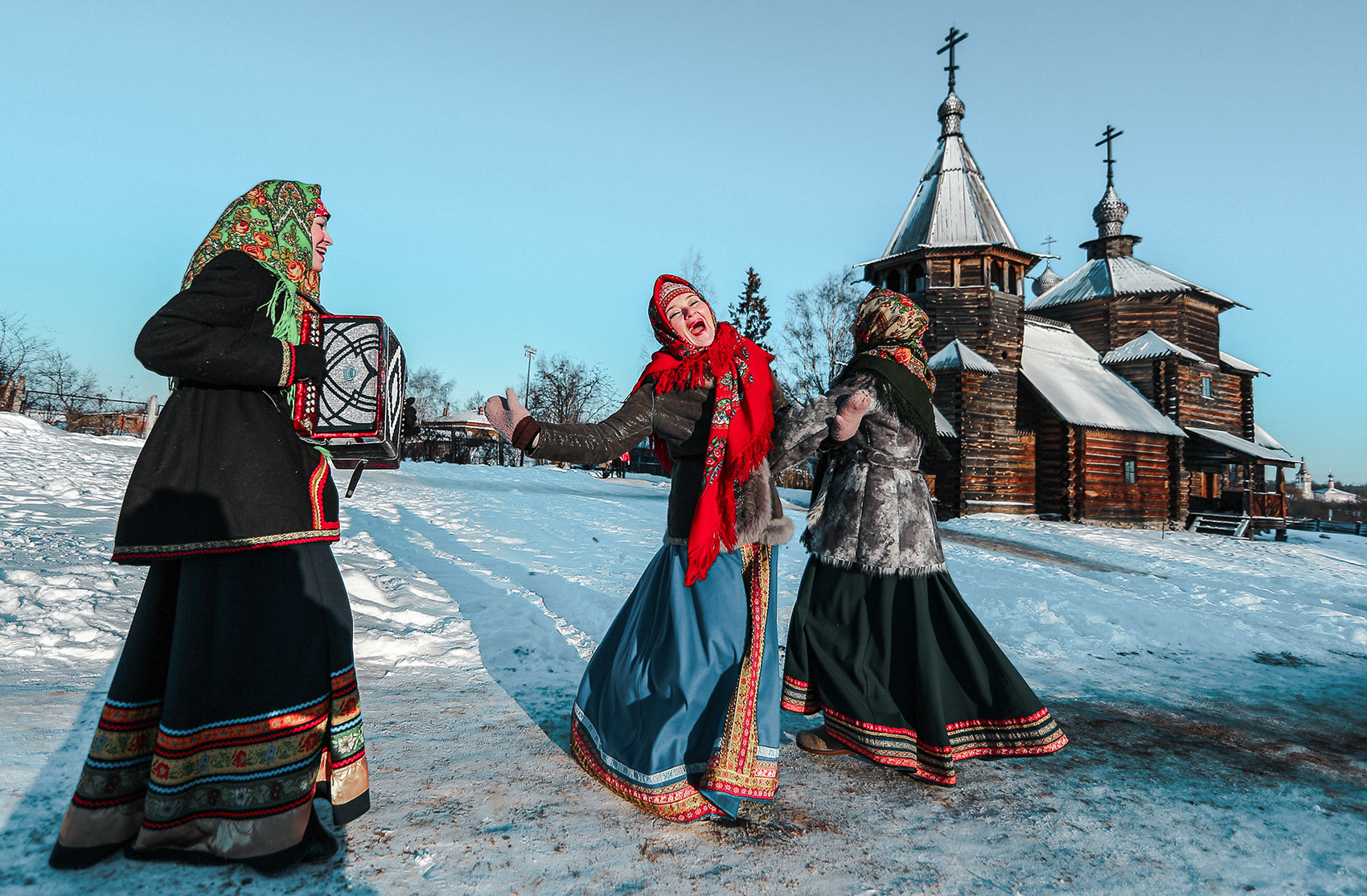 Russian most. Суздаль зима. Суздаль зимой улицы. Русская зима в Суздале. Масленица в Суздале прекрасна.