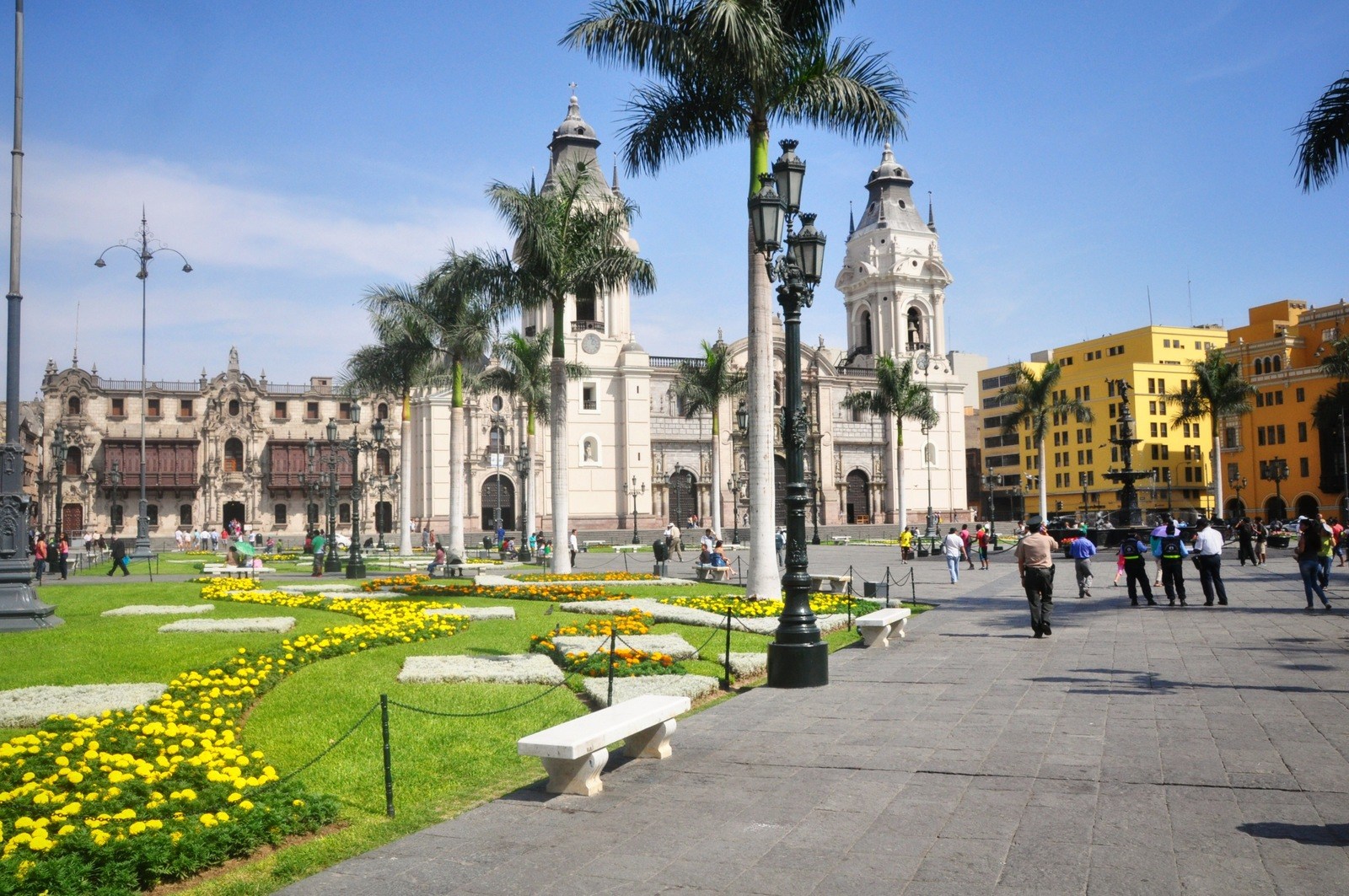 Plaza's. Площадь Пласа де Армас. Плаза де Армас в Лиме. Plaza de Armas Лима. Площадь Пласа-де-Армас (Plaza de Armas)) Перу.