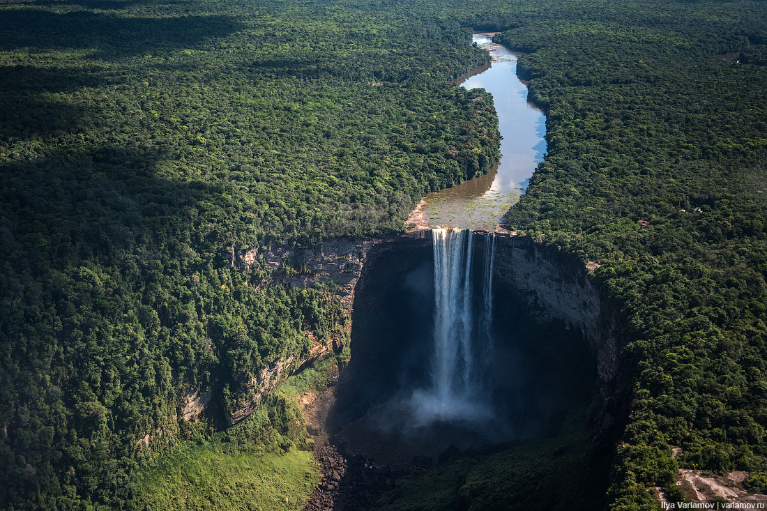 Река самый большой водопад. Водопад Кайетур. Кайетур, Гайана. Гаяна водопад Кайетур. Водопад Анхель в Южной Америке.